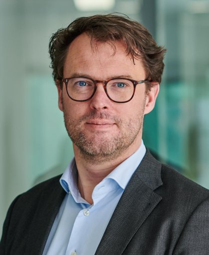 mr. dr. E. Nijkeuter